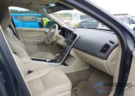 2013 Volvo Xc60 3.2 Premier z USA, uszkodzony, nr VIN YV4952DL3D2444988